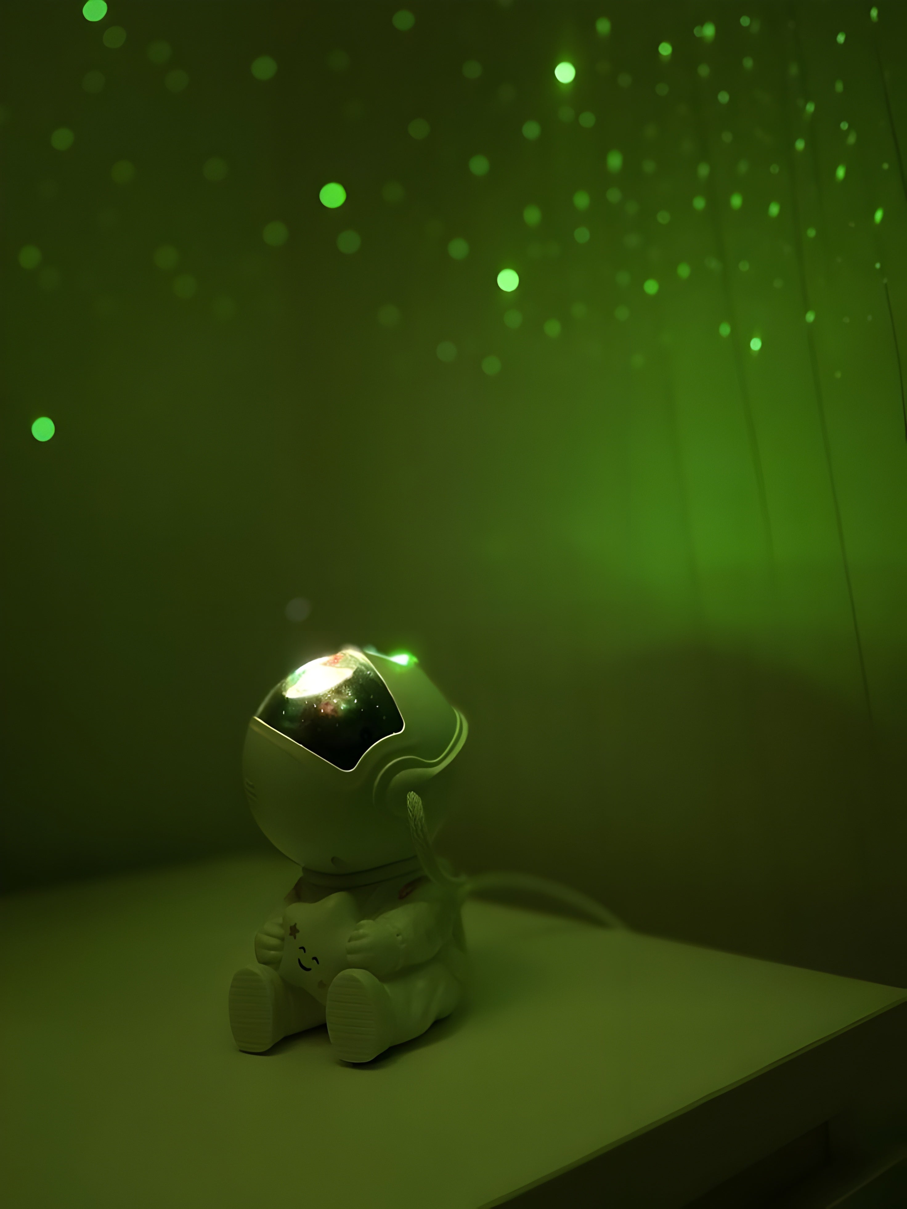 Astronaut Galaxy Projector Lamp – LED Starry Sky Night Light with Remote & Adjustable Head