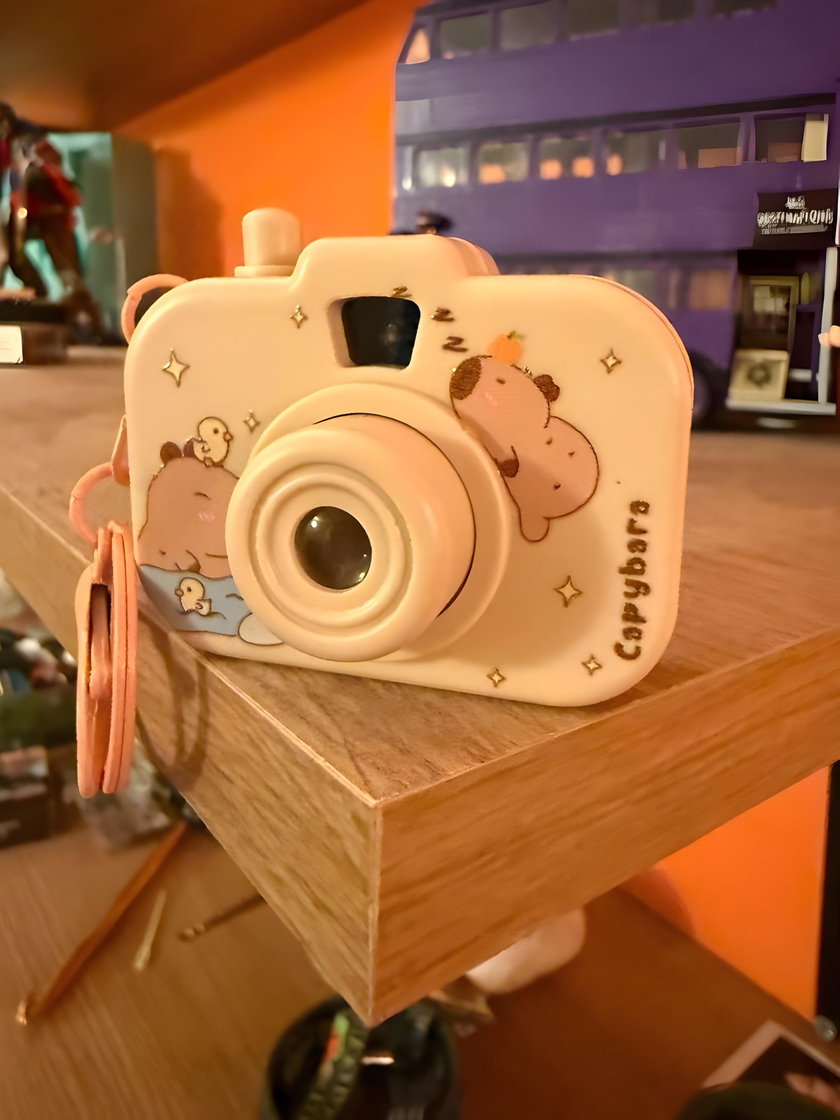 Cute Cartoon Camera Keychain – Light Up & Projector Toy for Kids & Gift