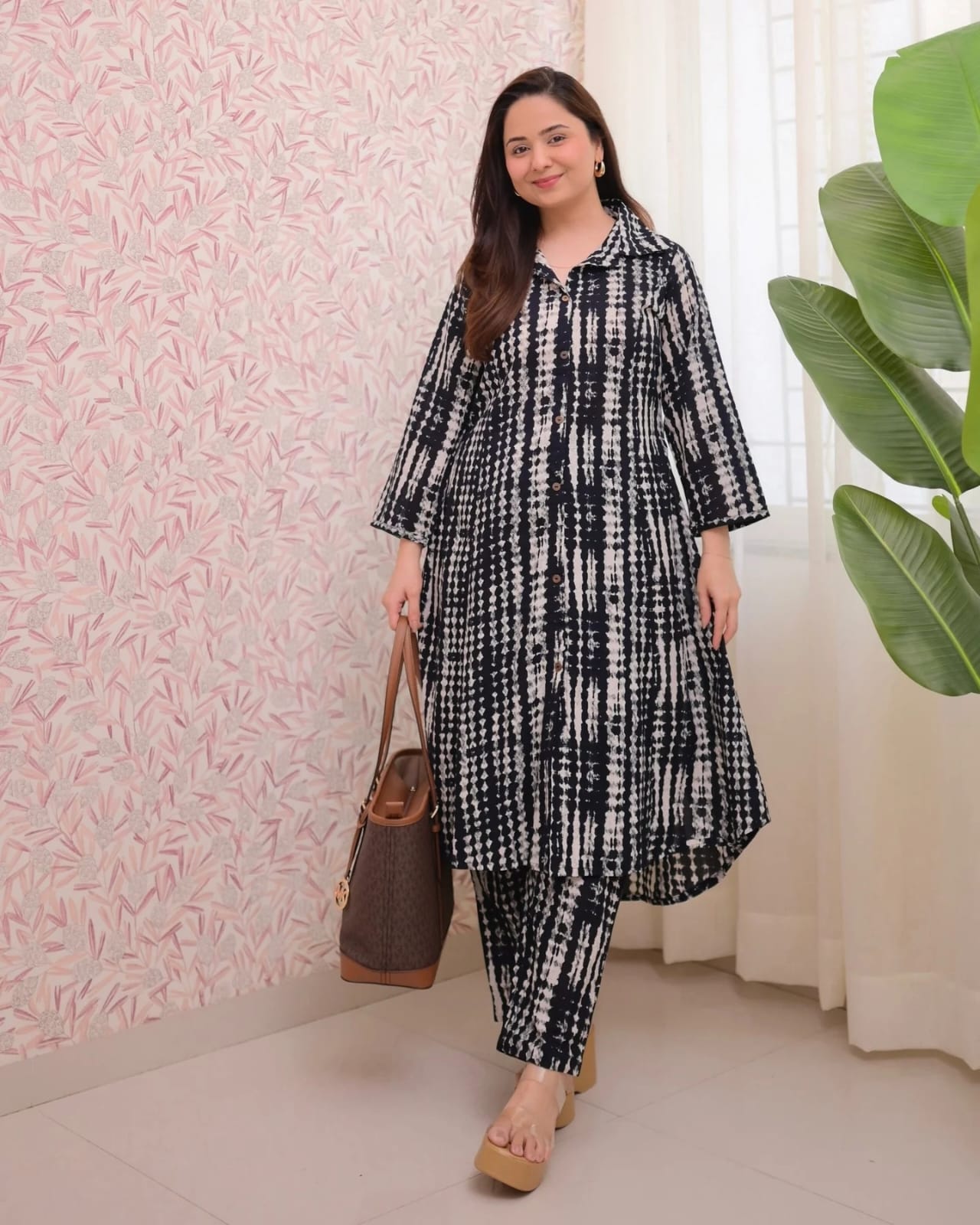 Chic Black & White Tie-Dye Print Kurti Pant Set with Shirt Collar